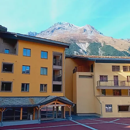Termignon Ski-in Ski-out Location Apartment *